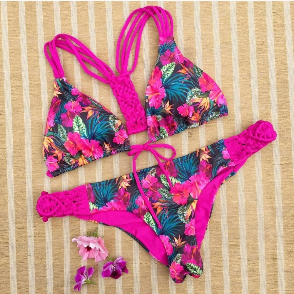 Bikini - Picture 2 of 3
